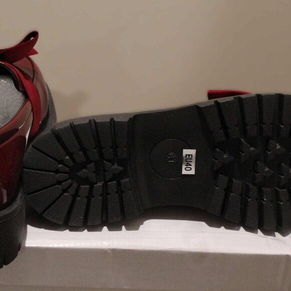 NWT: Burgundy Patent Bowknot Loafers - Sz: EU 40 (US 9-9.5) - Picture 4 of 4